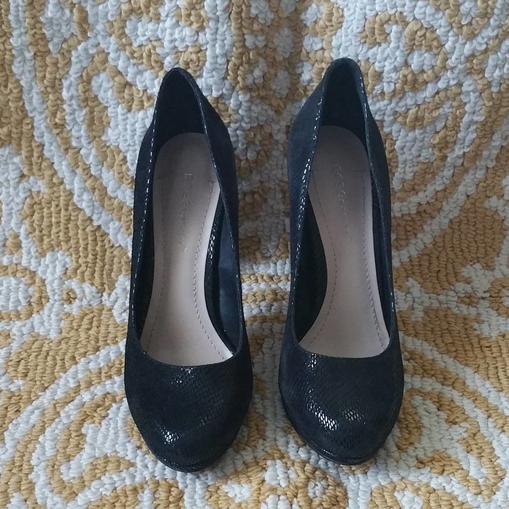 BCBGeneration Black Snakeskin Tobin Pumps Heels 8B